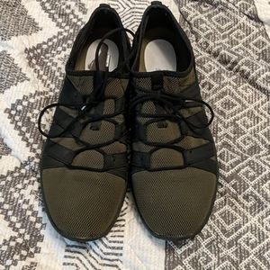 Slip-on Size 8 Tennis Shoe